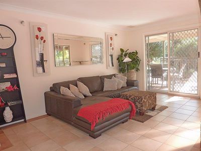 16 Stoney Creek Rd, Beverly Hills