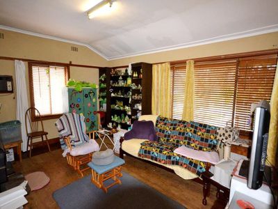 24 Lakeside Avenue , Mount Beauty
