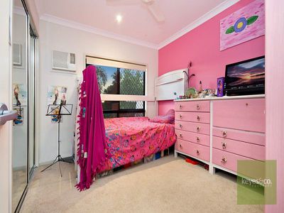 1 Warbler Crescent, Douglas