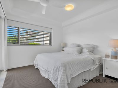 1206 / 27 BOARDWALK BOULEVARD, Mount Coolum