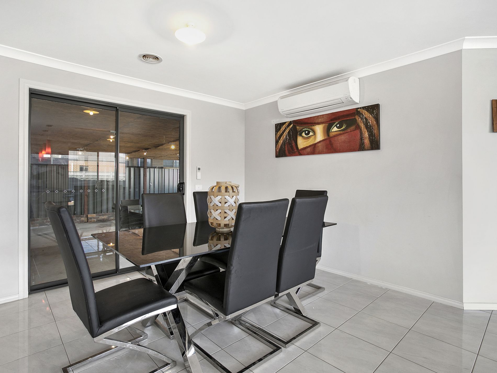 8 Yarraman Road, Manor Lakes