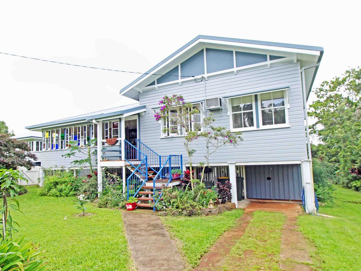 131 ROBERT STREET, Atherton