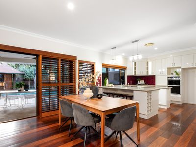 10 Talburpin Esplanade, Redland Bay