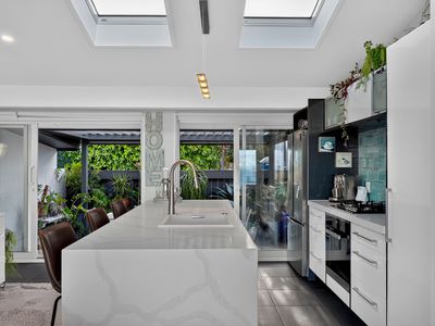 1/64 Seaview Road, Castor Bay