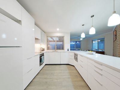 27 Teraglin Street, Manly West