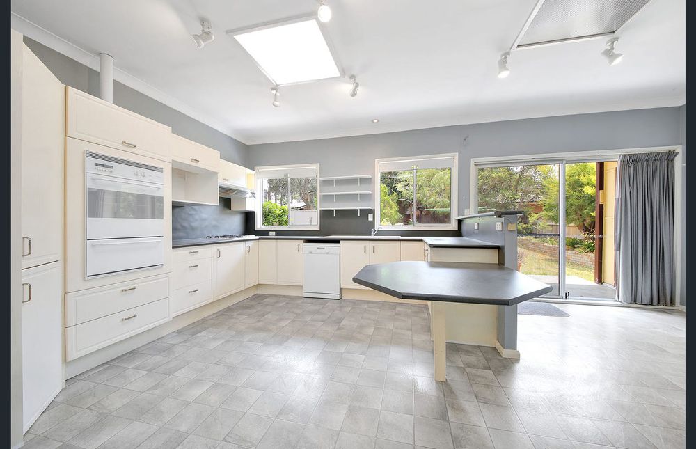 886 Forest Road, Peakhurst