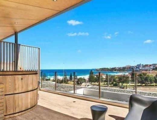 LUXURY BONDI BEACHFRONT PENTHOUSE WITH BREATHTAKING VIEWS
