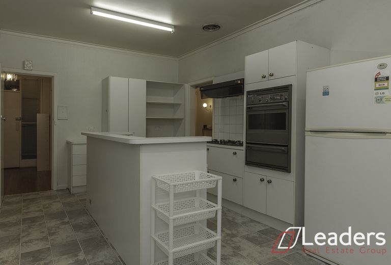 3 IVY COURT, Mount Waverley