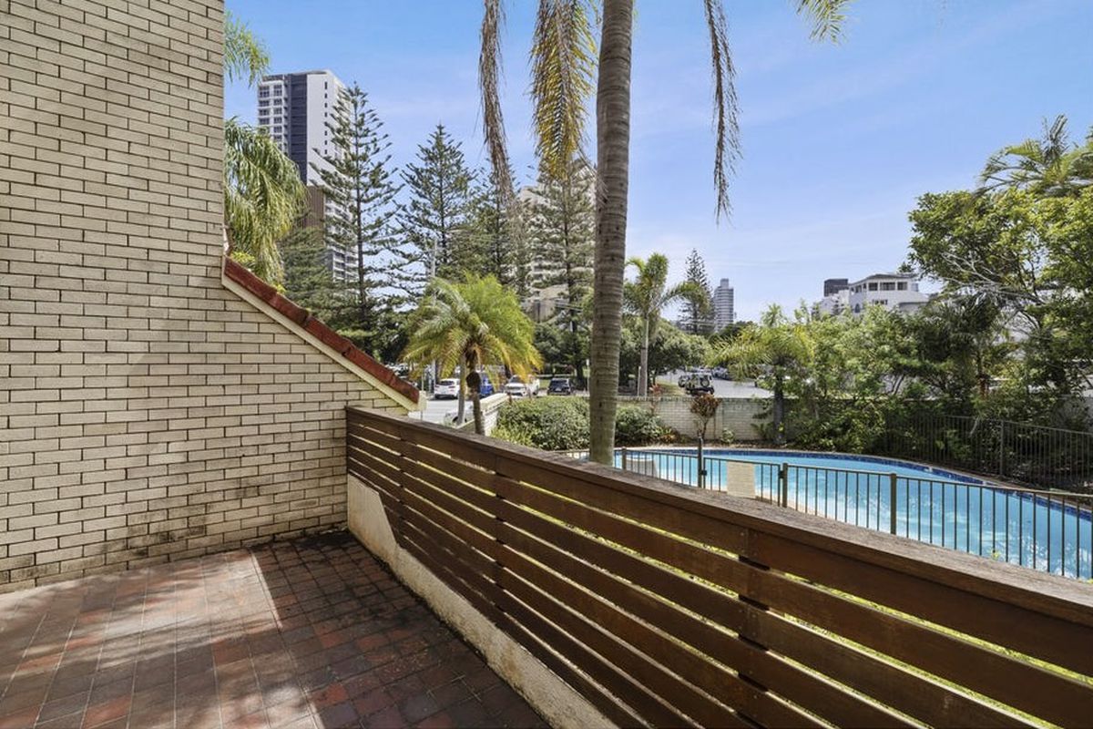 2 / 8-10 Queensland Avenue, Broadbeach
