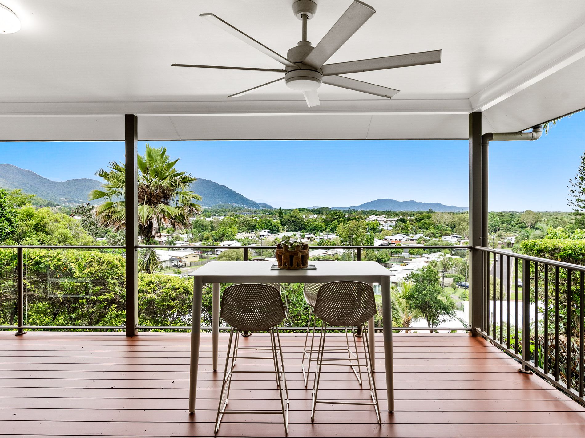 18 Travolta Close, White Rock