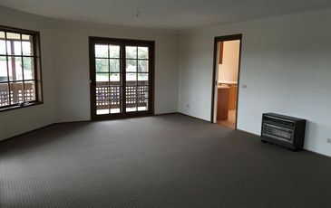2/87 Woods Street, Beaconsfield