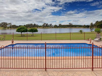 12 Willow Way, Table Top