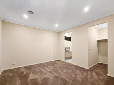 54 Amsterdam Avenue, Tarneit