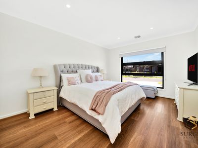 19 Chaucer Crescent, Truganina
