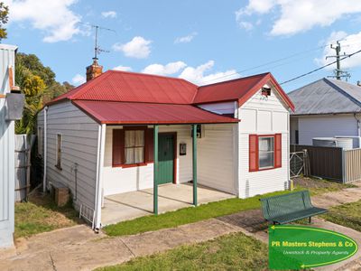 2 Main St           , Lyndhurst