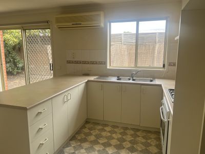 1 / 10 Rotherham Street, Belmont