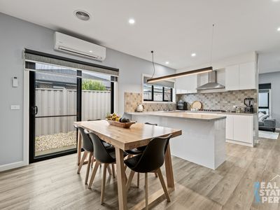 2 / 17 Harmer Road, Hallam