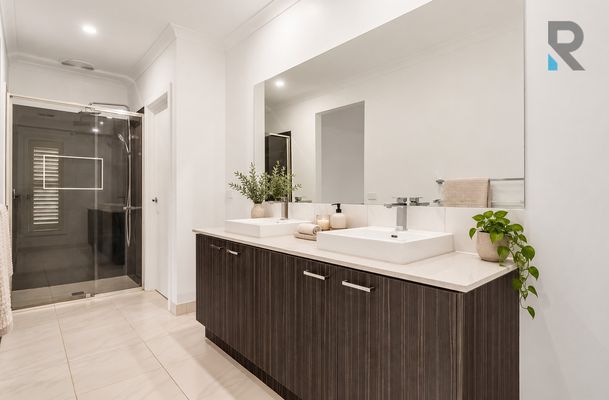 33 Breeze Way, Greenvale