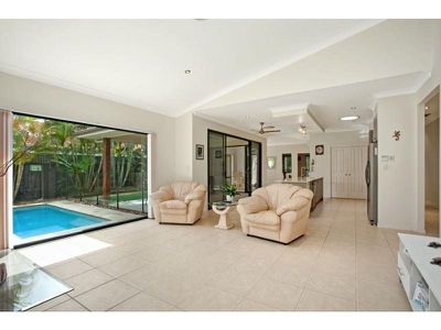 6 Riverbreeze Avenue, Noosa Waters