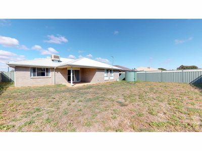 22 Dalbeattie Crescent, Dubbo