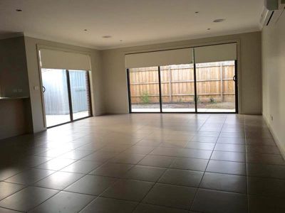 1 / 9 Brimpton Grove, Wyndham Vale
