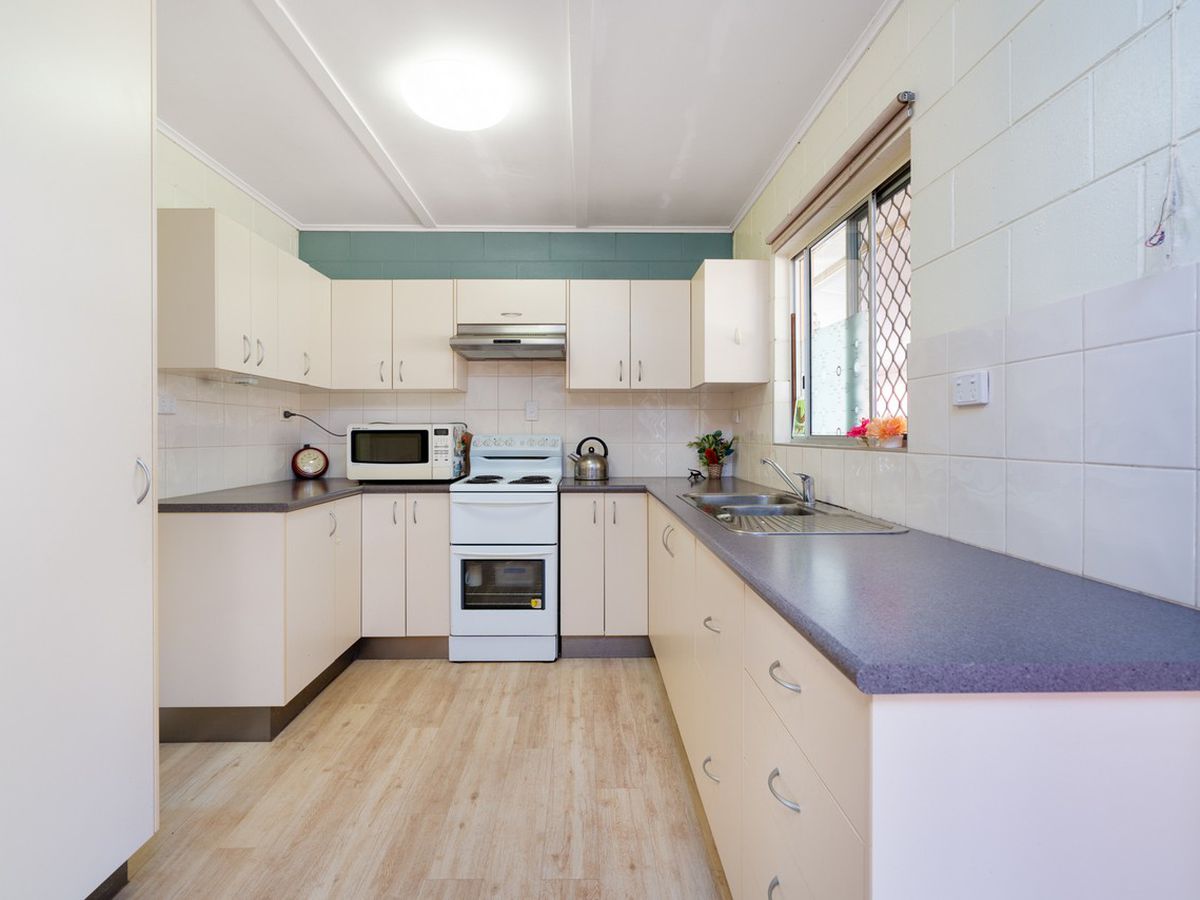 8 DANBULLA CRESCENT, Atherton