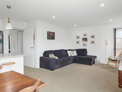 2 / 5 Space Court, Snug