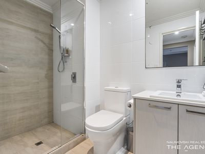 2 / 190 Ravenswood Drive, Nollamara