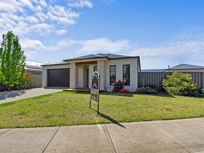 29 Swan Lake Drive, Sale