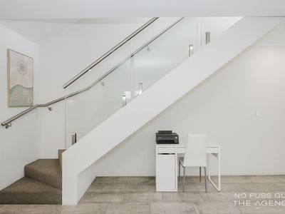 10 / 12 Loder Way, South Guildford