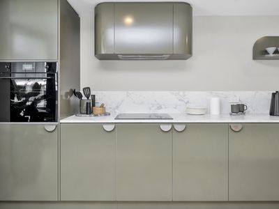 1605  / 2 Furzer Street, Phillip
