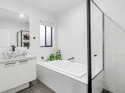 3 Caxton close, Clyde