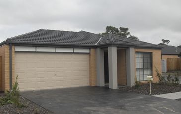 2 / 7 Syme Road, Pakenham
