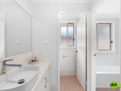 19 Ebony Drive, Hamlyn Terrace