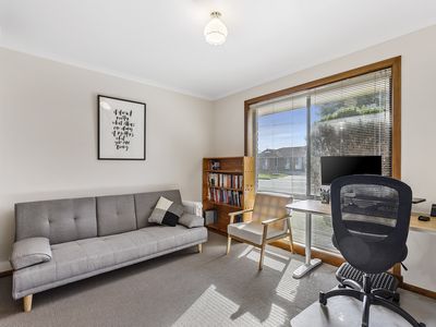 1 / 247 Greaves Street North, Werribee