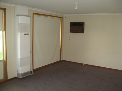 22 Felstead Avenue, Horsham