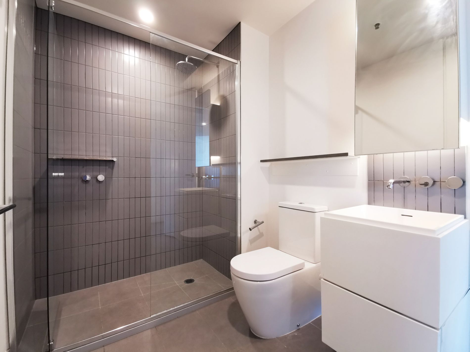 2409 / 105 Clarendon Street, Southbank