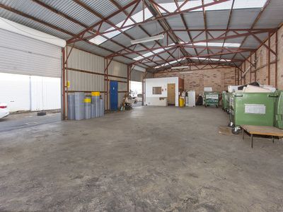 8/120 Industrial Road, Oak Flats