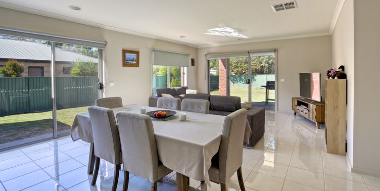 5 Lucy Court, Euroa
