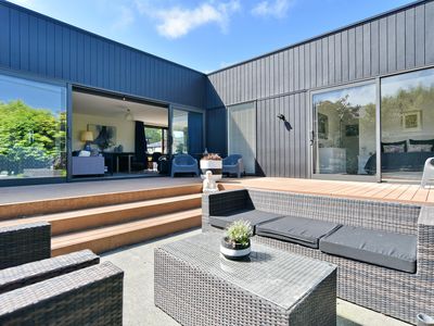 102 Hills Road, Edgeware