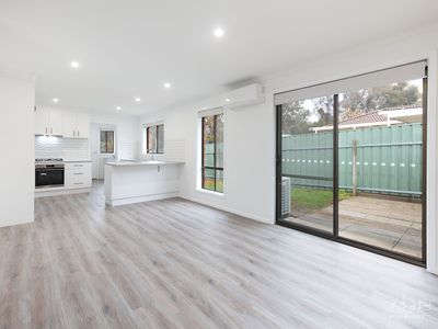 1 / 12 MCMAHON PLACE, West Wodonga