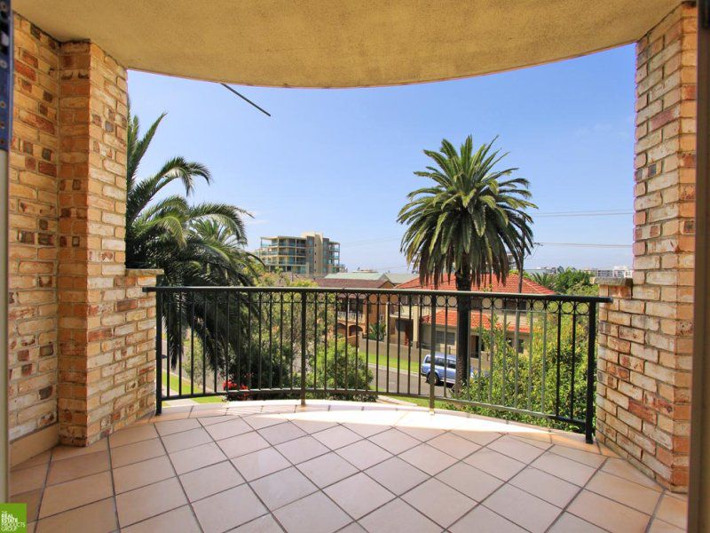 2 / 4 Gipps Road, North Wollongong