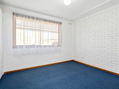 1 / 6 Victoria Street, Youngtown