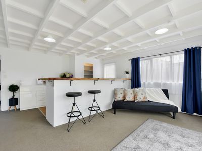 1 / 1 Windlesham Place, Wakefield