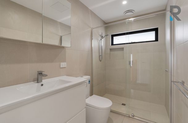 1 / 2 White Street, Reservoir