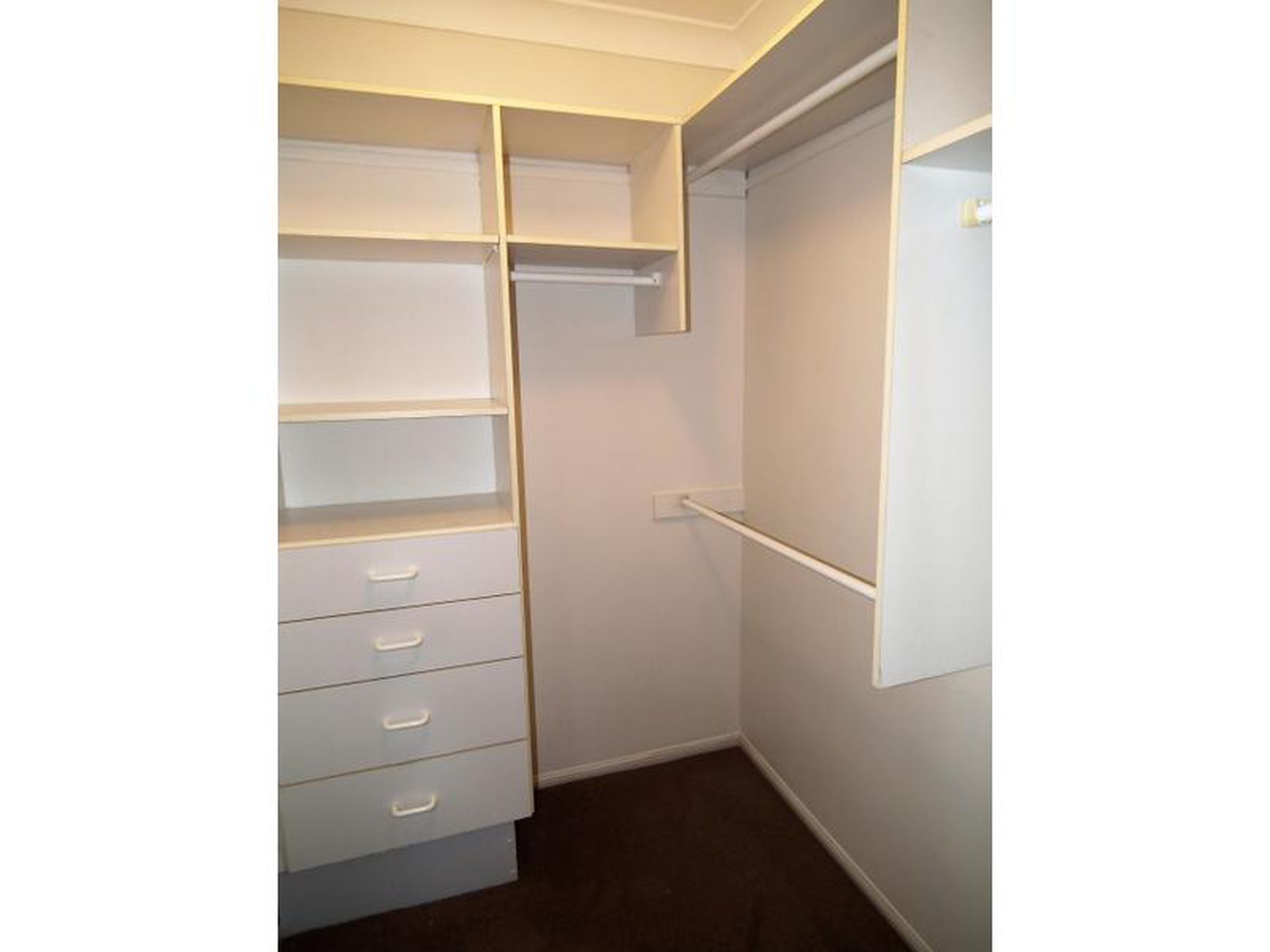 10 Kingston Drive, Banora Point