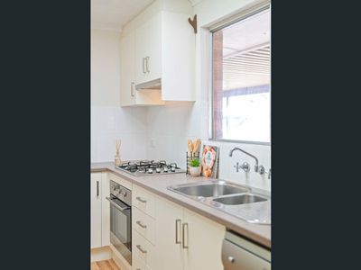 20 Brian Grove, Paradise