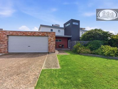 8 Aquarius Court, Portland North