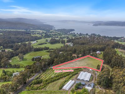 203 Woodbridge Hill Road, Woodbridge