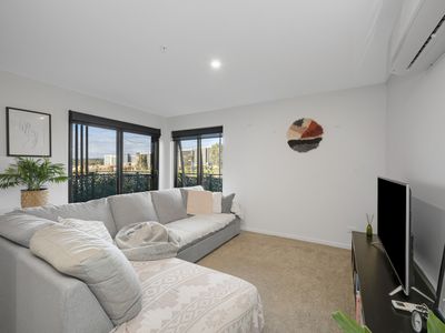 19 / 200 John Gorton Drive, Coombs